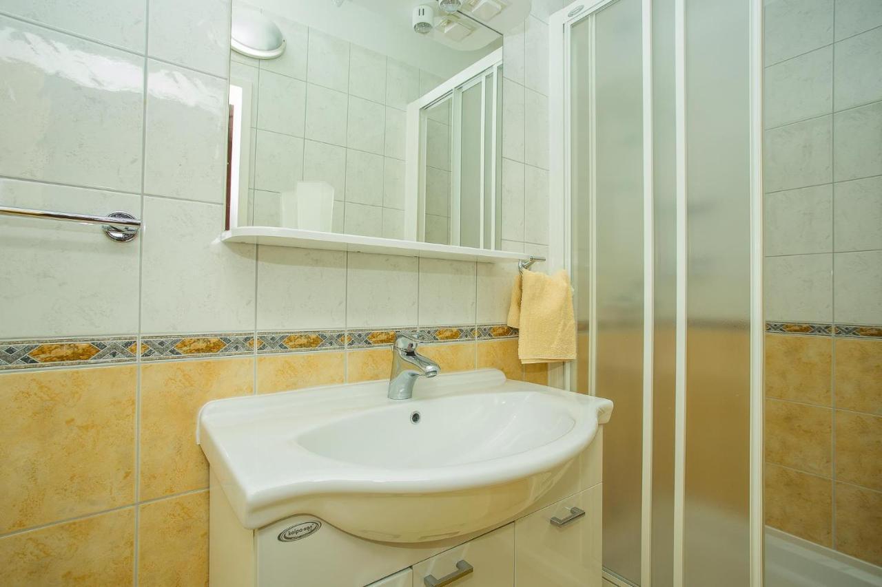 Apartments Nada Palit Εξωτερικό φωτογραφία